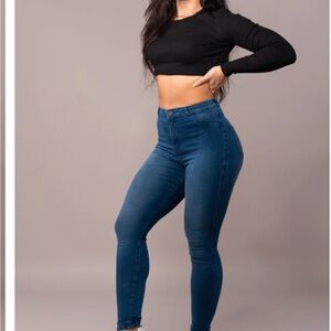 Blue Skinny Jeans with High Waist and Form-Fitting Silhouette
